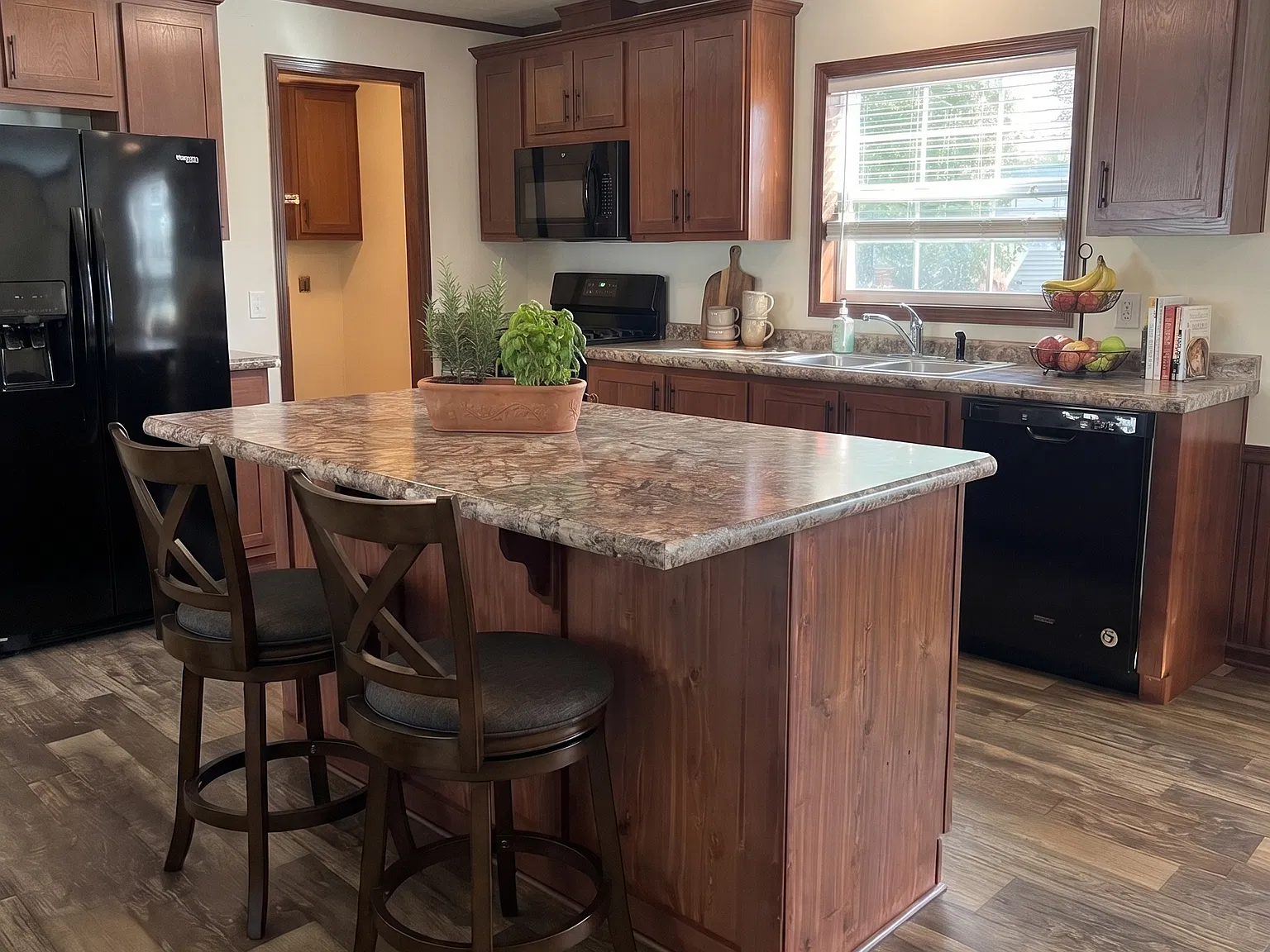 73 Ashley Cir — Photo 1