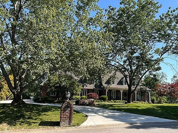 3rd image of 751 Lakeshore Dr