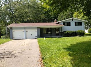 1031 Cabot Dr, Flint, MI 48532