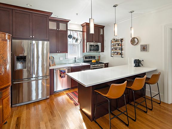 4th image of 9 Franklin St #3