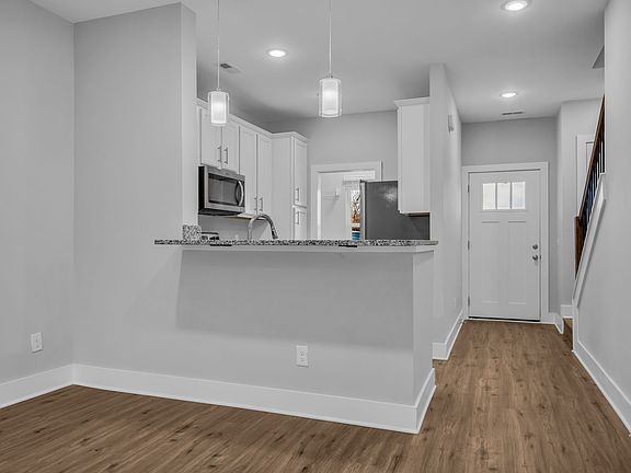 5th image of 109 E Forge Ct