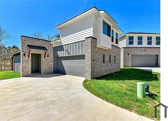 3 bed, 1383 sqft, $1,700 — Photo 2