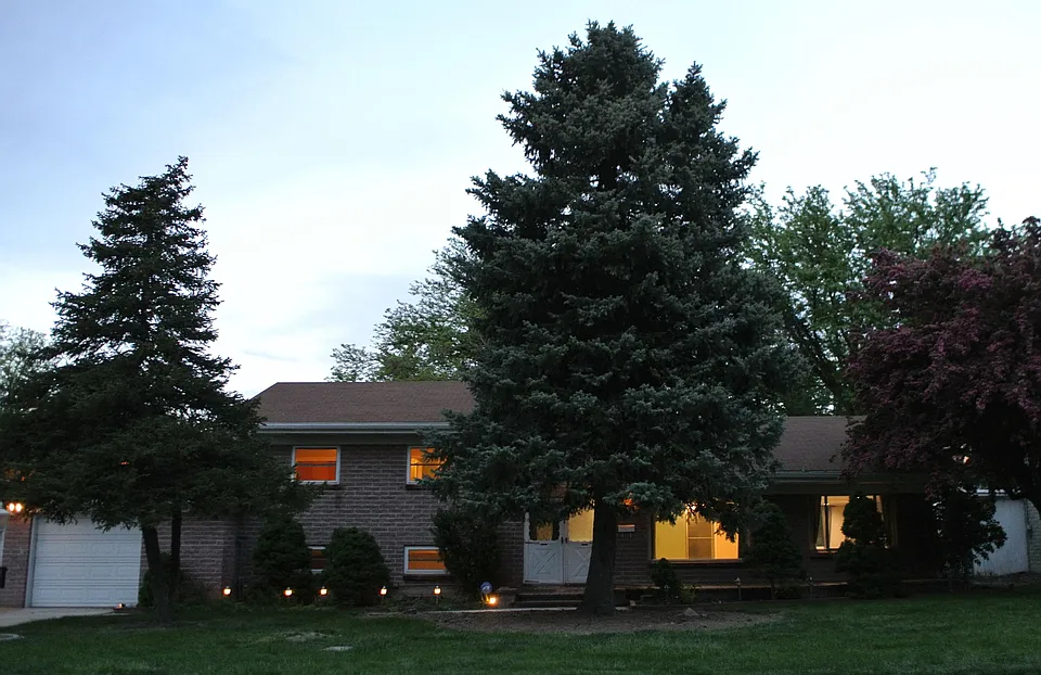 3 bed, 2500 sqft, $2,650 — Photo 2