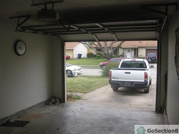 4th image of 3834 Newport Dr