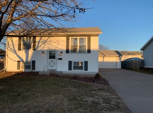 1458 19th Ave, Camanche, IA 52730