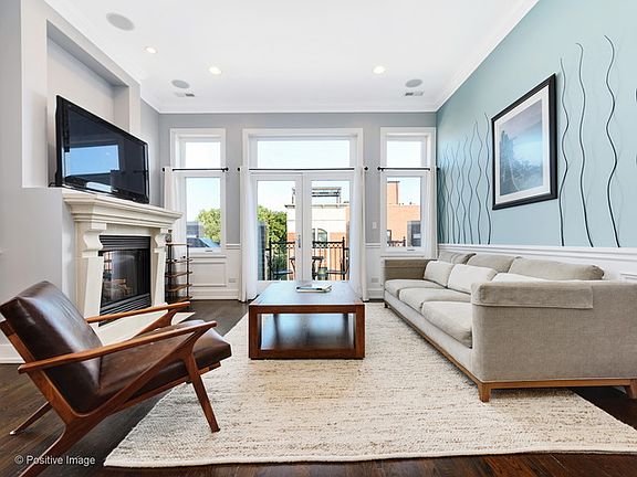 2nd image of 2257 W Belmont Ave #4W