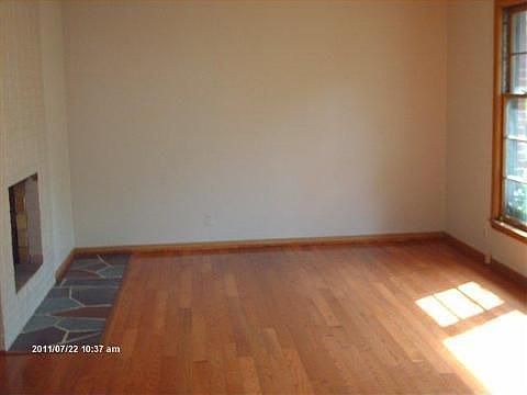 3rd image of 13112 Winchester Ave