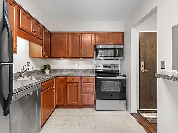 5th image of 78 10th St E