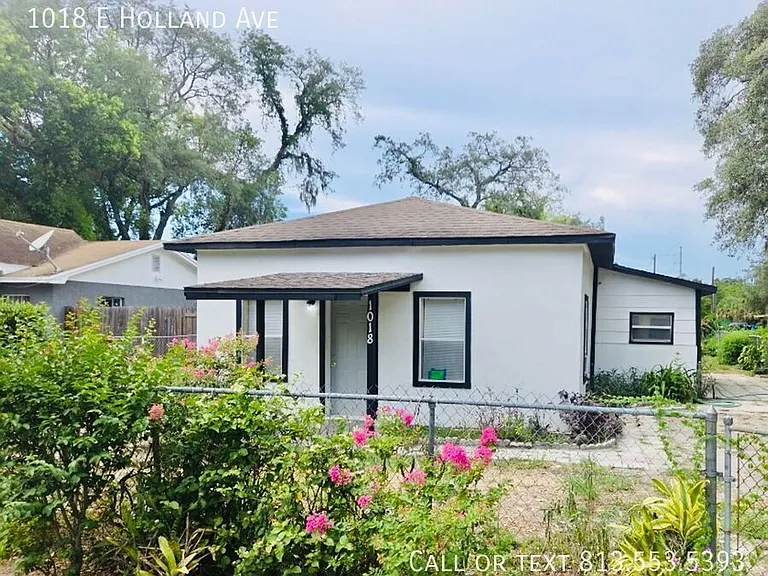 1018 E Holland Ave — Photo 1