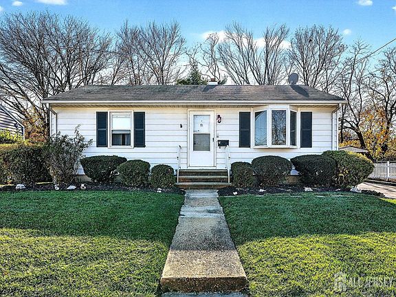 3rd image of 48 Harvey Cir
