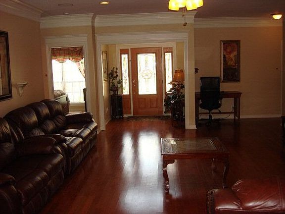 2nd image of 6020 Warwick Dr