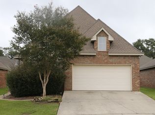 69 Village Dr, Hattiesburg, MS 39402