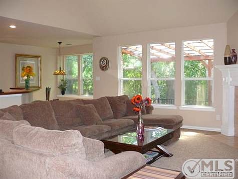 4th image of 1904 Creek Bend Dr