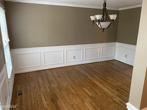 5th image of 16 Wood Forest Dr