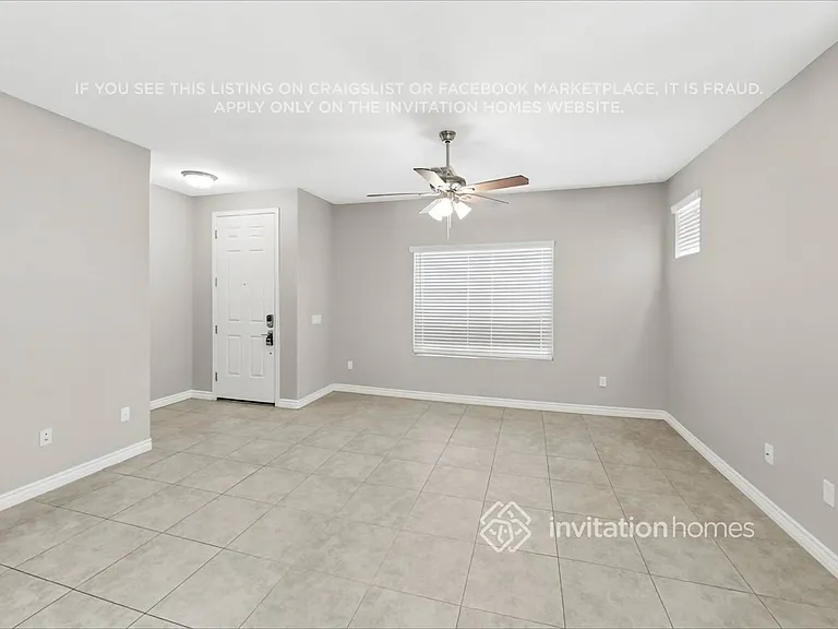 327 S Travis — Photo 5