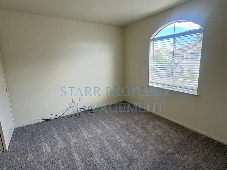 4355 Legacy Ct — Photo 14