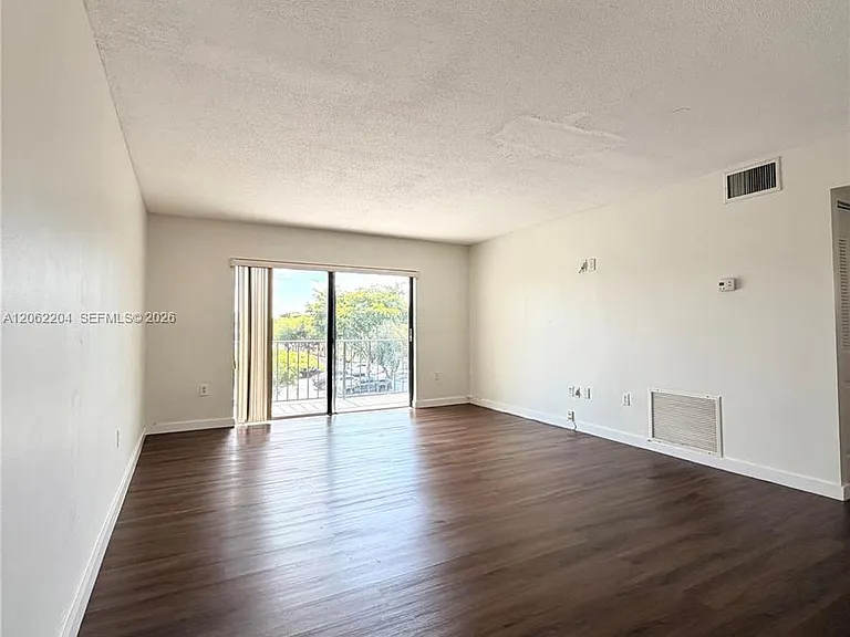 10431 N Kendall Dr #D314 — Photo 1