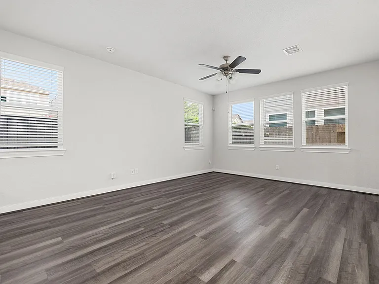 9914 Brickhouse Dr — Photo 12