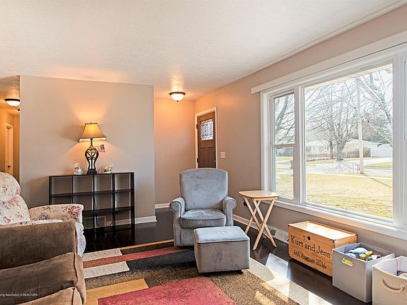 3rd image of 131 Woodhaven Dr
