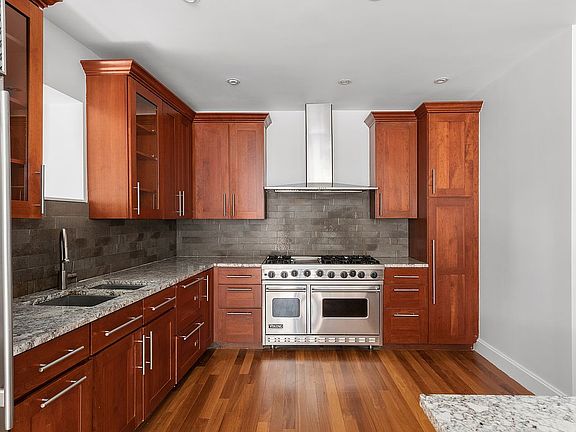 3rd image of 3220 Arlington Ave APT 3A