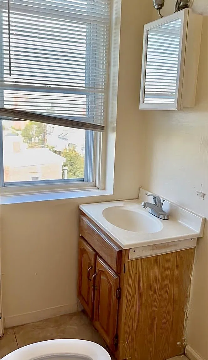 2 bed, 1.0 bath, 900 sqft, $1,300 — Photo 4