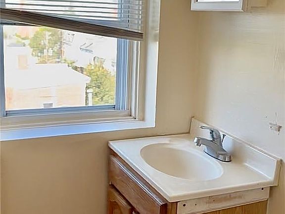 4th image of 402 Ridge Ave Unit 5C