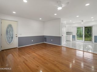 4 Utah Dr APT D, Matawan, NJ 07747