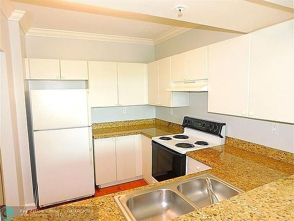4th image of 3020 NE 32nd Ave APT 607