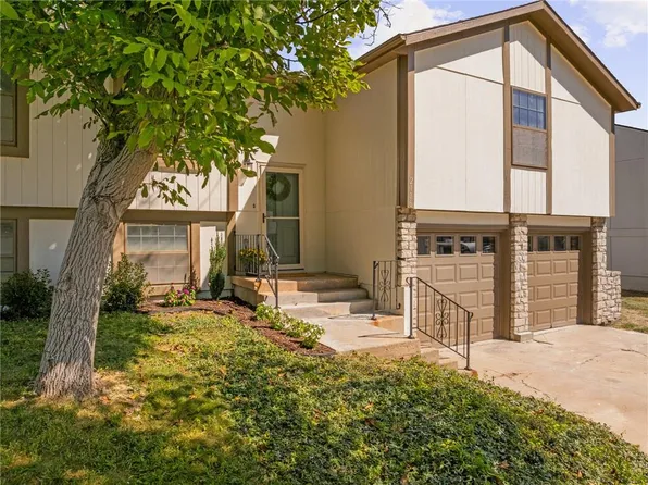 2116 E Mohawk Dr, Olathe, KS 66062