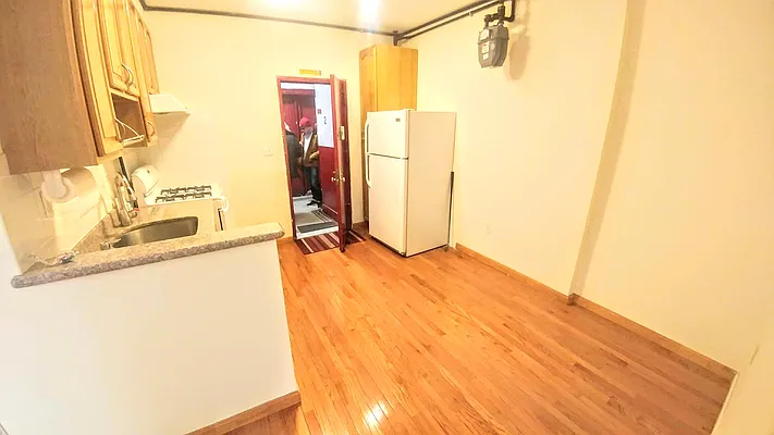 Rented by Downtown Mgt & Realty LLC | media 1