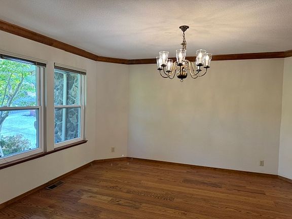 5th image of 7 Williams Dr