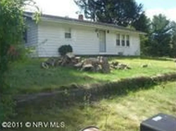 166 Eastview St, Galax, VA 24333