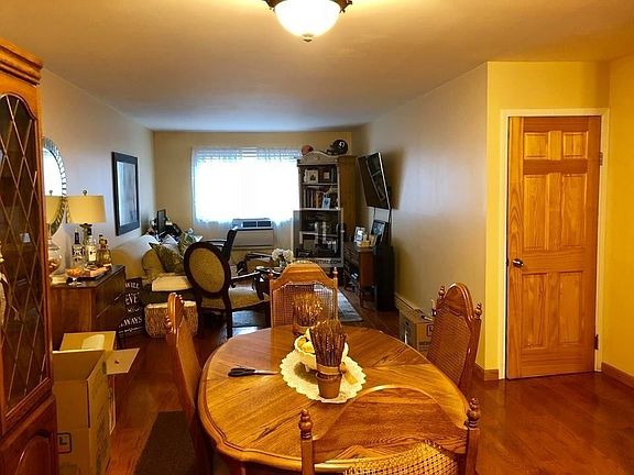 2nd image of 2520 43rd St #2F