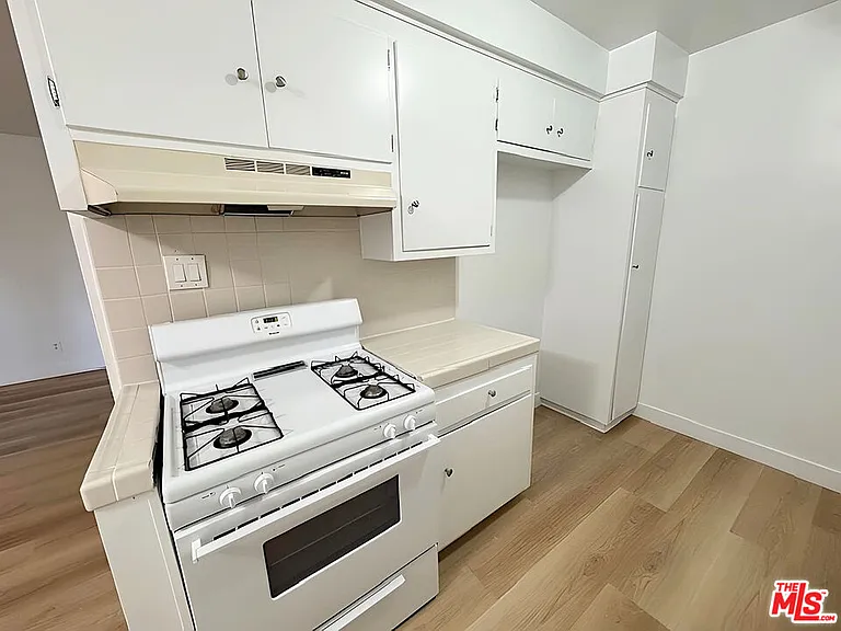 5032 Maplewood Ave #103 — Photo 7