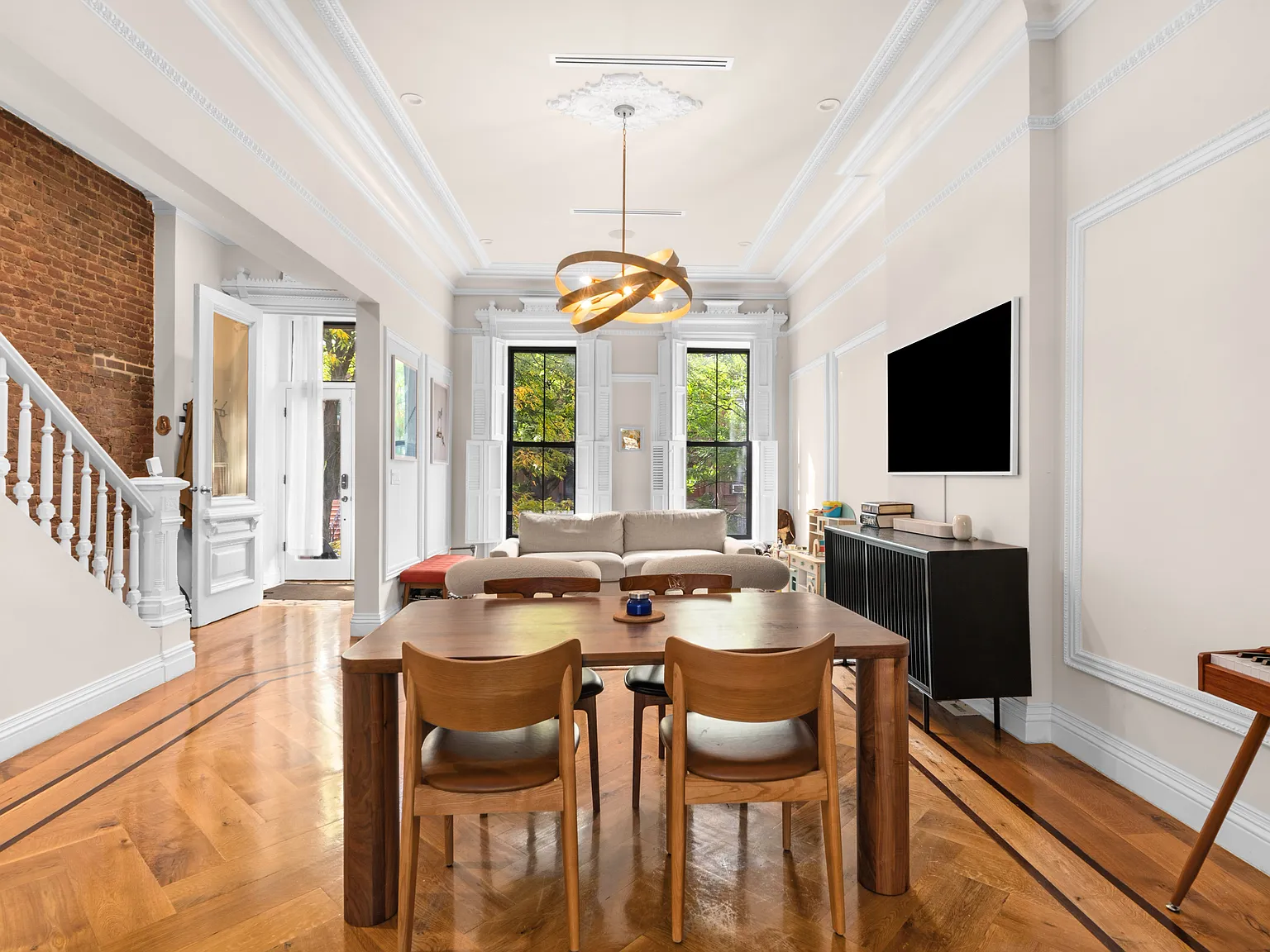 387 Madison Street — Photo 2