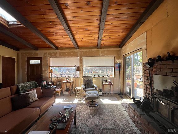 3rd image of 25221 Ward Avenue