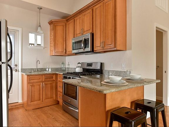 5th image of 675 Hamline St Unit B