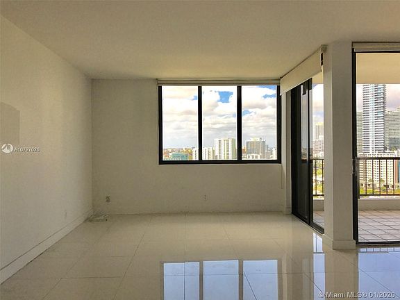 3rd image of 1581 Brickell Ave APT 1707
