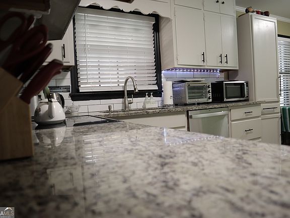 5th image of 2586 Brandon Rd