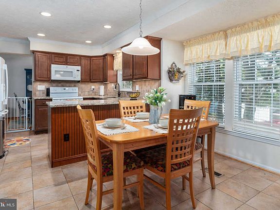 4th image of 8204 Wapati Ct