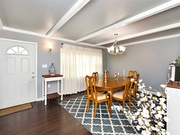 5th image of 25 Old Oak Ln