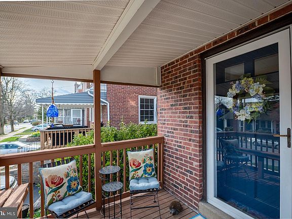 2nd image of 127 Price St