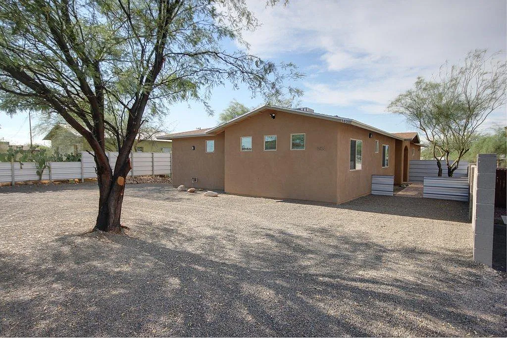 503 E Lester St — Photo 1