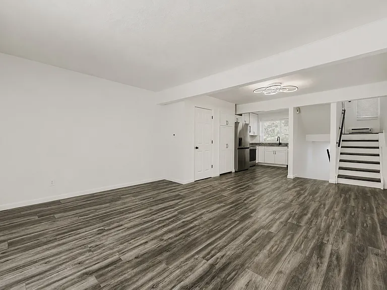 1190 Poplar Ave — Photo 3