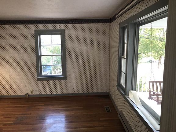 4th image of 338 E Hillcrest Dr