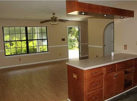 2nd image of 219 17th St