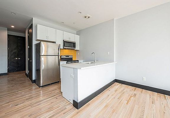 4th image of 1847 Cross Bronx Expy Penthouse 4