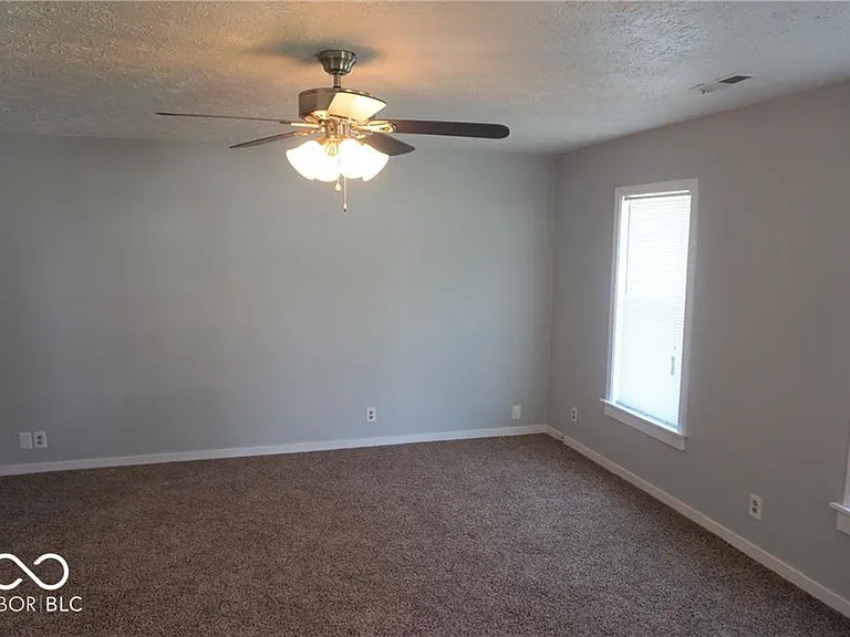 33 1/2 Miley Ave — Photo 3