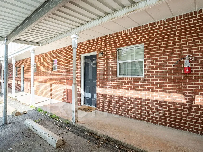 1220 Texas St — Photo 2