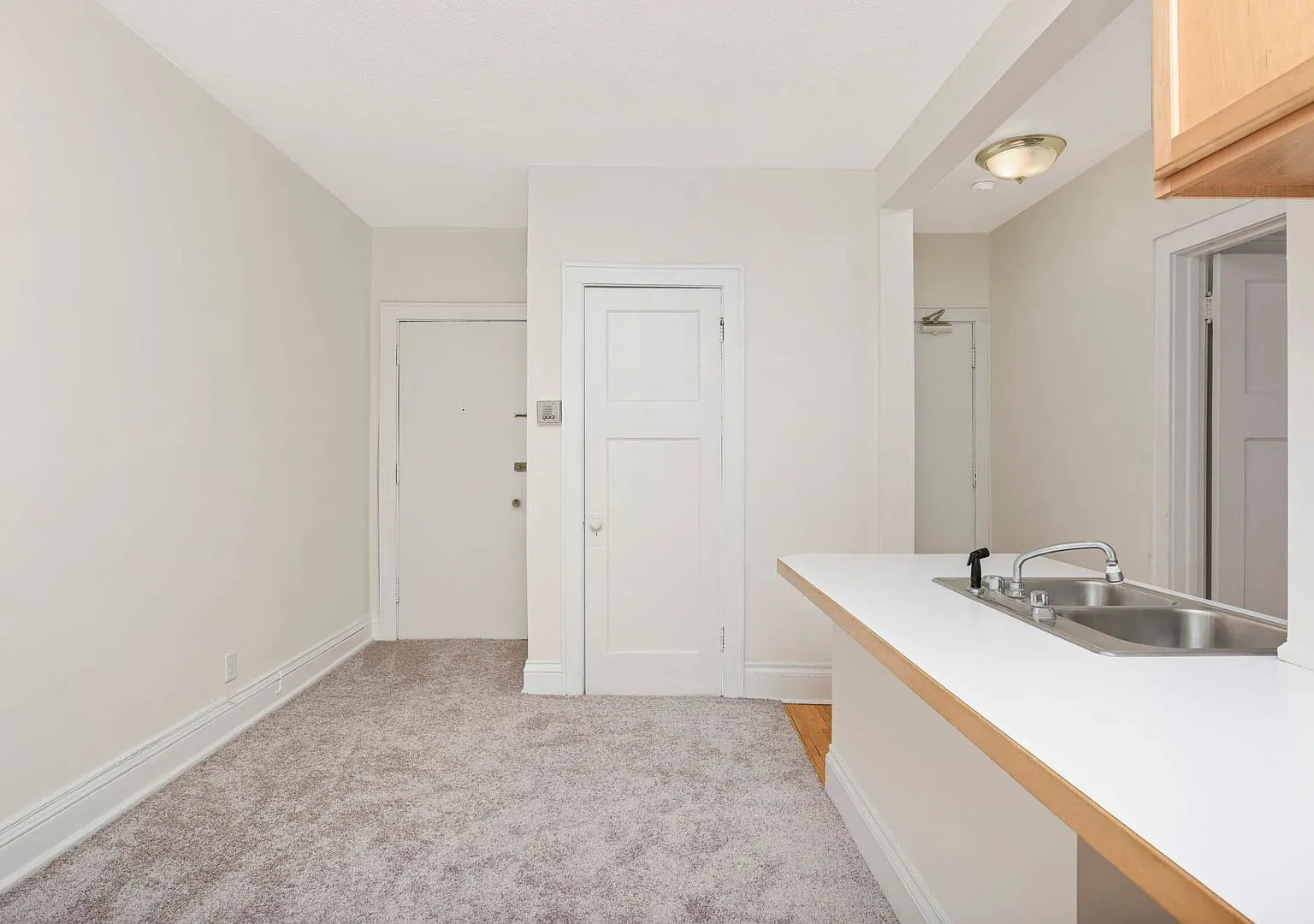 2871 Irving — Photo 2